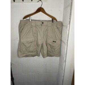 Wrangler Khaki Cargo Shorts in Beige, Size 44